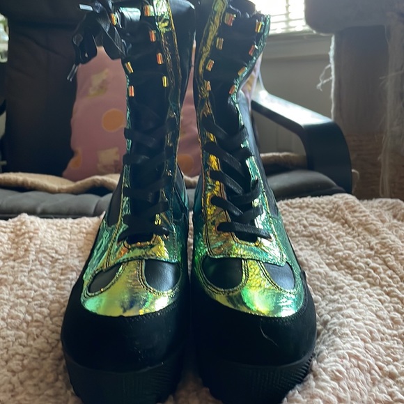 NWOT Unique Metallic Platform Boots Size 11 - Picture 4 of 8